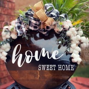 Custom decorated wooden rounds